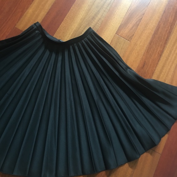 Pleated black skirt size S - Picture 5 of 6